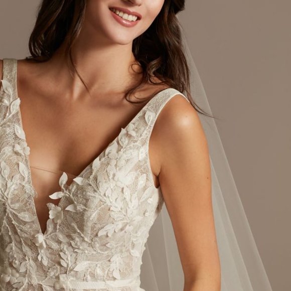 Brand new wedding dress - Picture 3 of 4